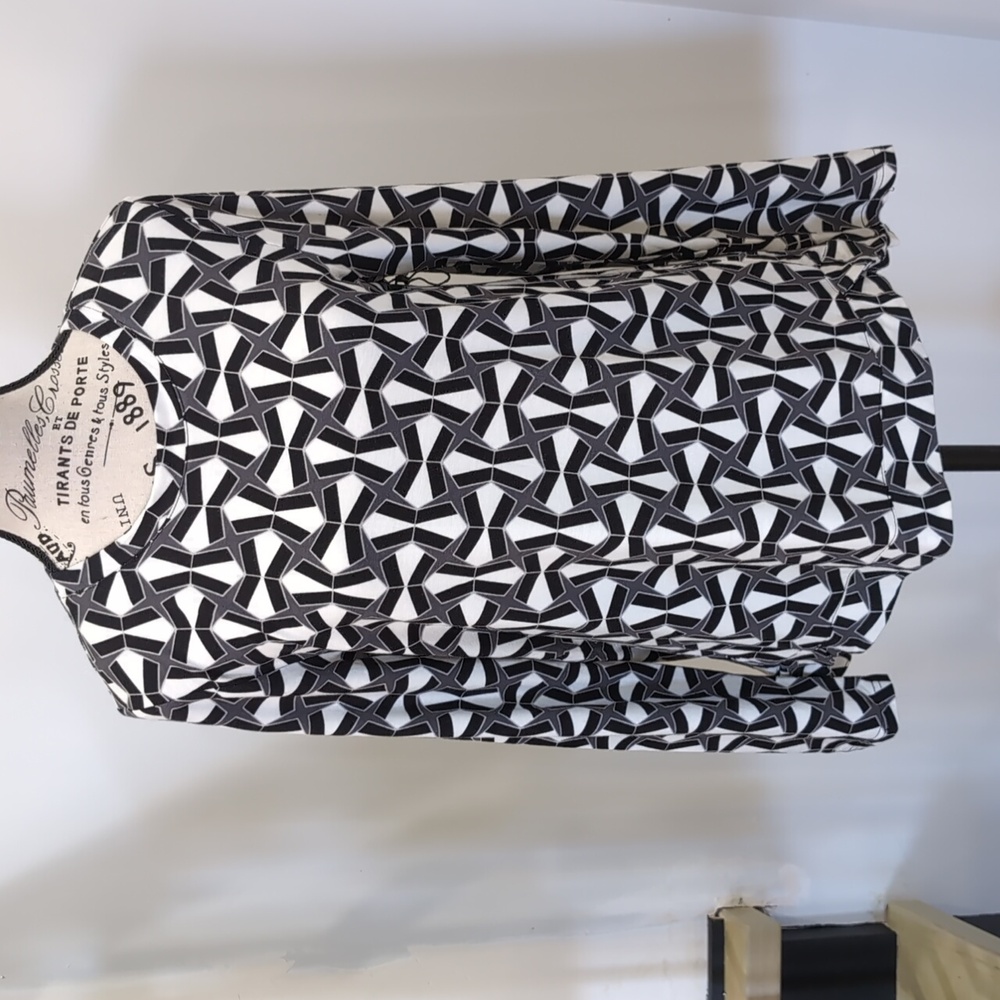 Liz Claiborne Women's Black/White Pattern Long Sleeve Shirt